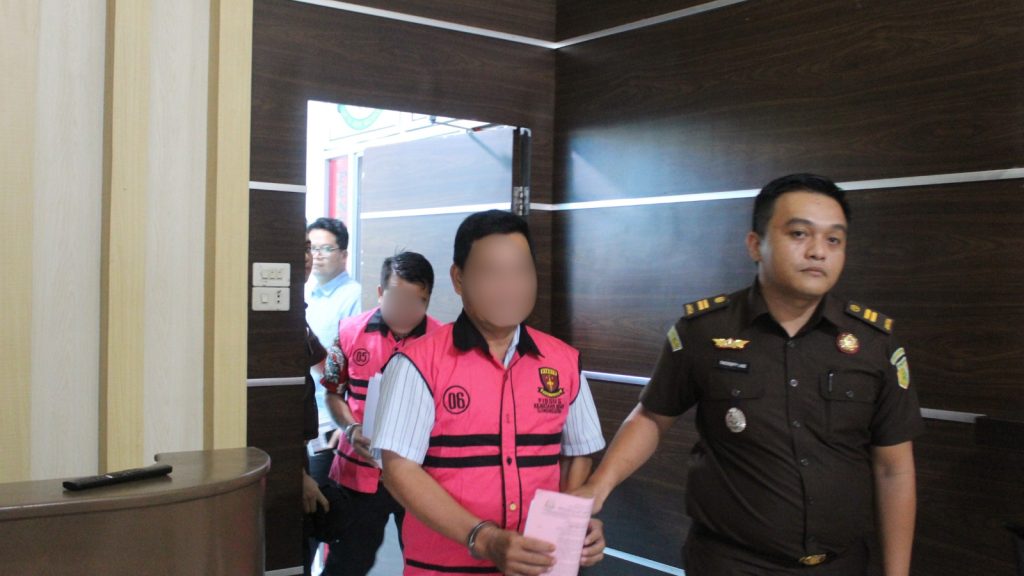 Tarik Uang Tanpa Prosedur, Palsukan Laporan: Kades dan Sekdes Tuhegeo II Masuk Bui Tersangka korupsi dana Desa Tuhegeo II digiring ke Lapas Gunungsitoli