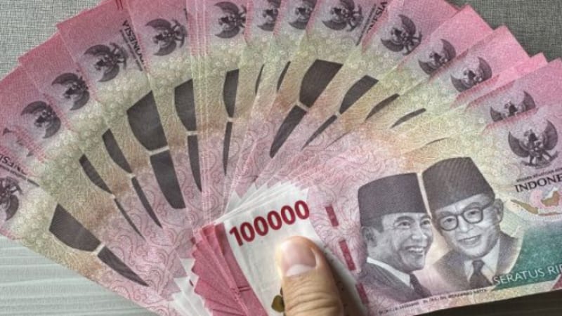 Update Kurs: Rupiah Terkoreksi Tipis, Nyaris Sentuh Rp17.000 per Dolar AS.