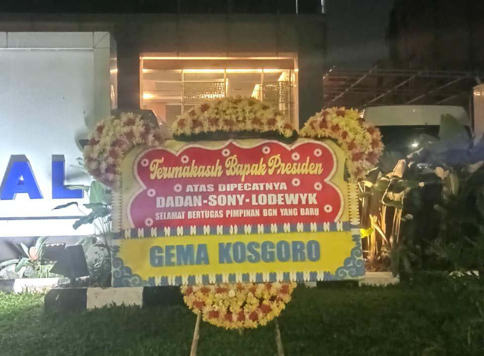 Gema Kosgoro Kirim Karangan Bunga, Dukung Prabowo Copot Tiga Pejabat BGN