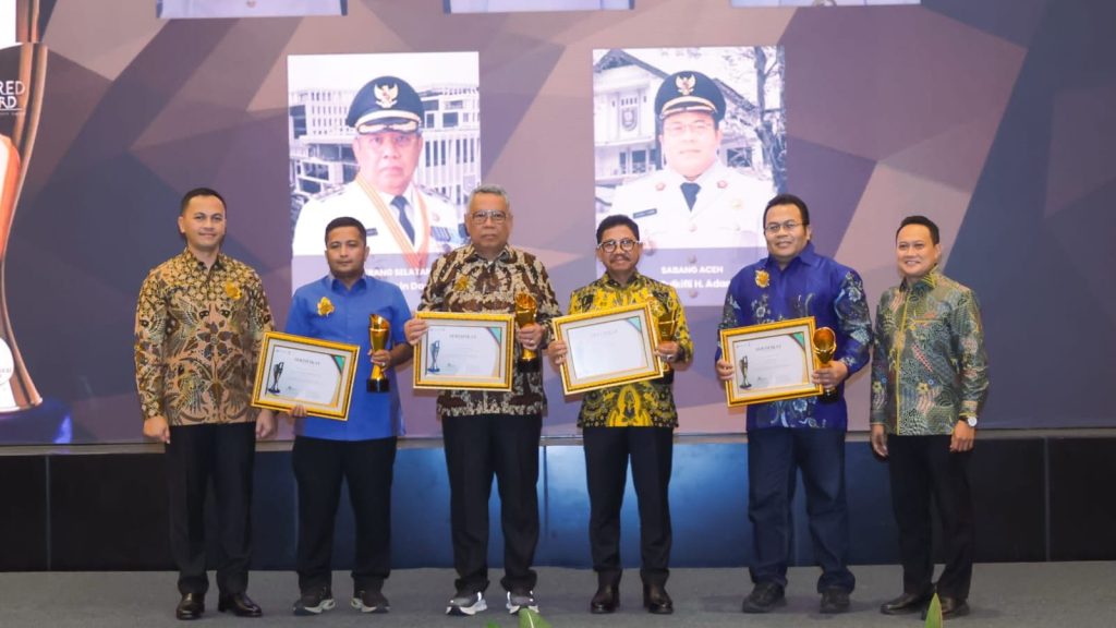 Wali Kota Tangsel Benyamin Davnie Sabet Pemred Award 2026 atas Keterbukaan Informasi Publik