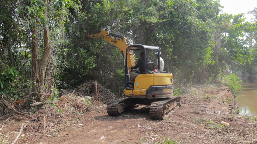 Atasi Sedimentasi, Pemkot Tangsel Intensifkan Pengerukan Sungai Ciputat