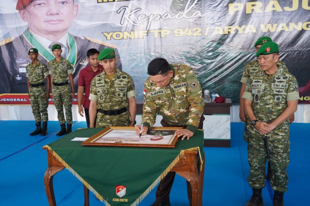 Kunjungi Yonif TP 942/AW, Menhan Sjafrie Tekankan Disiplin dan Pengabdian kepada Rakyat