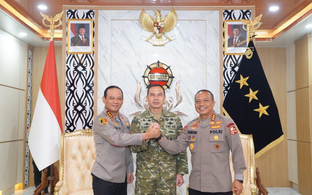 Kapolda Metro Jaya dan Pangdam Jaya Perkuat Soliditas TNI-Polri Lewat Kunjungan ke Korbrimob