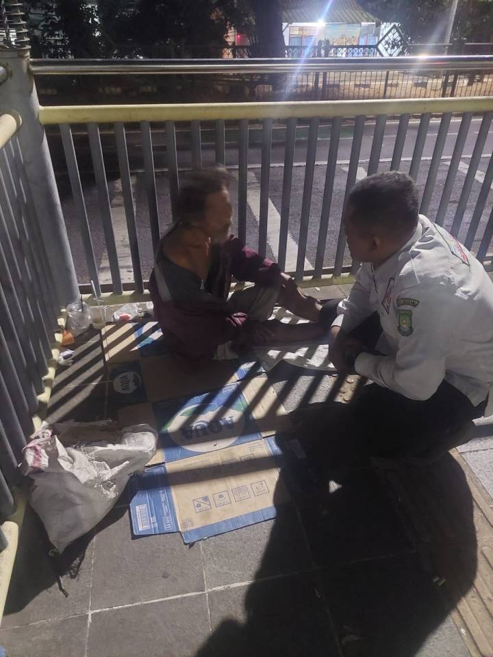 Respons Cepat Pemkot Tangerang Tangani Lansia Terlantar di Jembatan Penyeberangan Tanah Tinggi