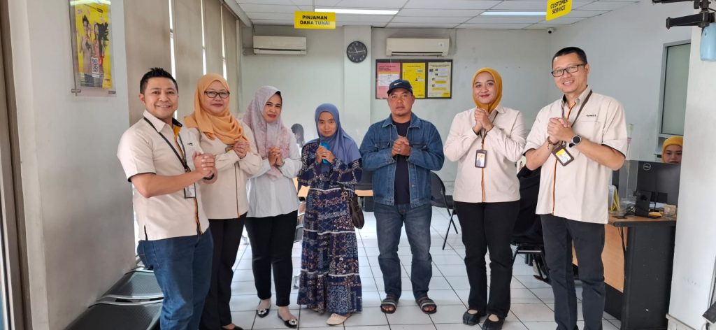 Rayakan Harpelnas 2026, Adira Finance Cikupa Bagikan Souvenir untuk Pelanggan