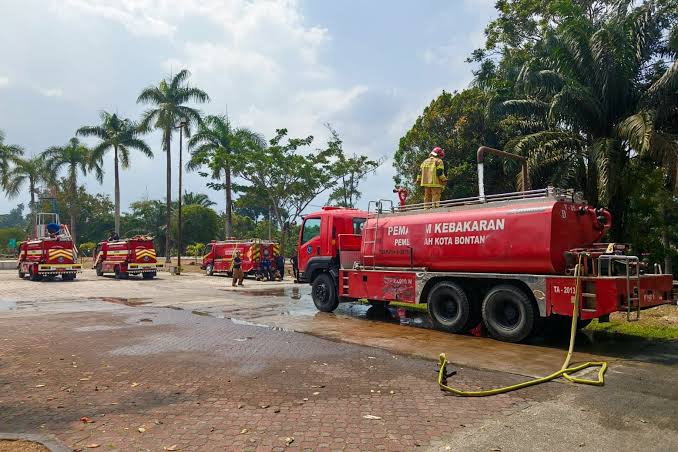 Pupuk Kaltim Buka Dua Titik Pengisian Air untuk Pemadam Karhutla di Bontang