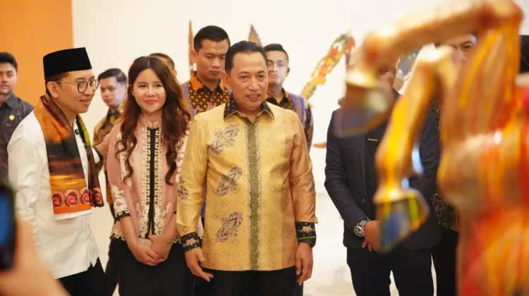 Kapolri Hadiri Pameran Nasirun “Bersimpuh di Kaki Para Guru” di Jakarta