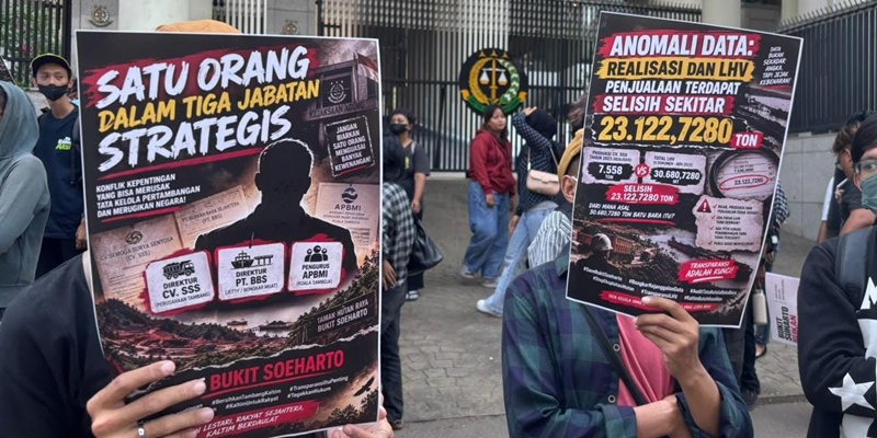 Massa Pesut Kaltim Unjuk Rasa di Kejagung, Desak Audit Tambang di Tahura Bukit Soeharto
