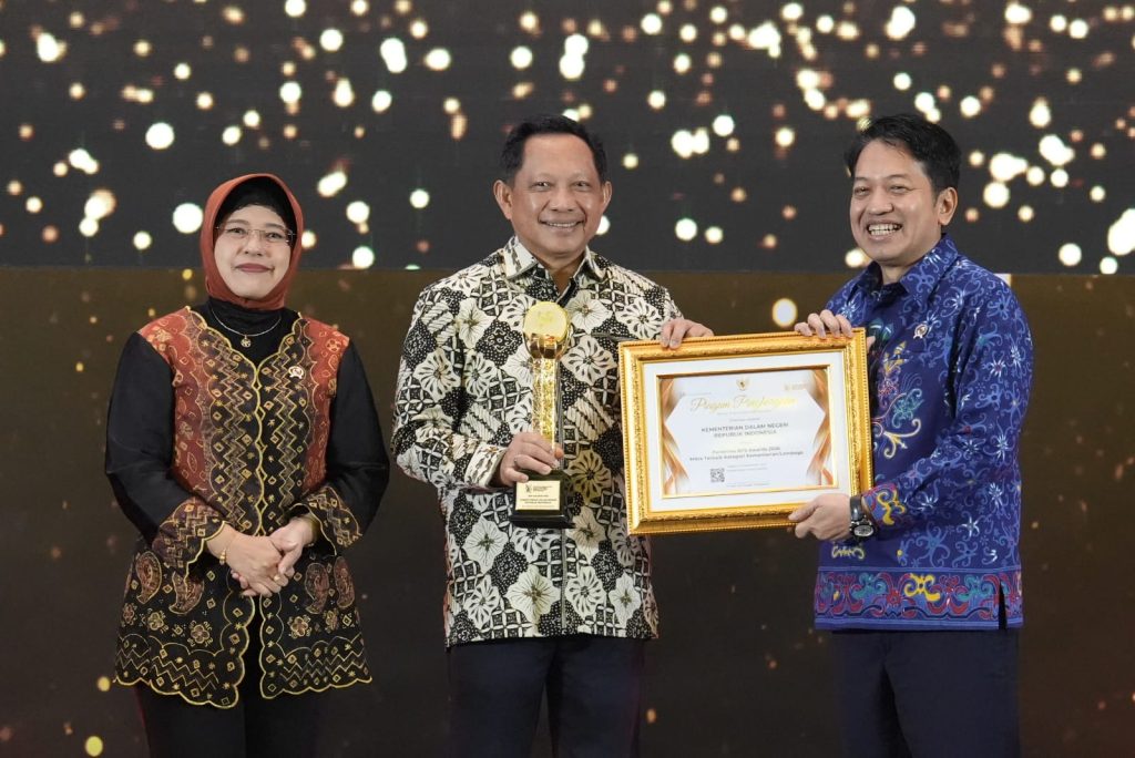 Kemendagri Raih Penghargaan BPS, Optimalkan Statistik untuk Pembangunan Daerah