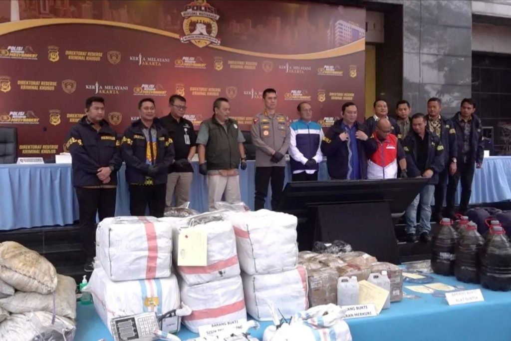 Polda Metro Jaya Bongkar Penyelundupan 54 Ton Batu Tembaga dan 26 Jeriken Merkuri