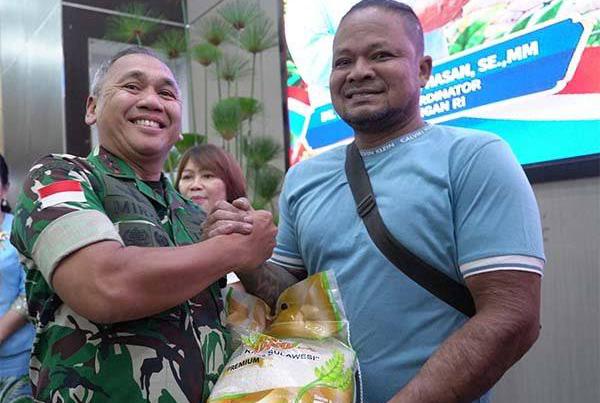 Bersama Menko Pangan, Pangdam Mirza Agus Pastikan Bantuan Tepat Sasaran