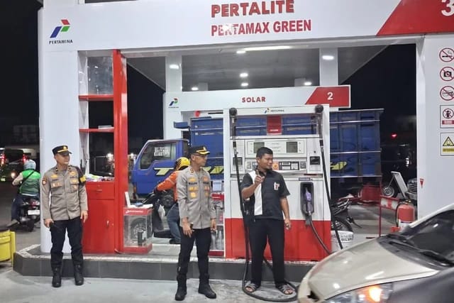 Pertalite Tersedia di SPBU Malang, Kapolres Ingatkan Warga Hindari Panic Buying