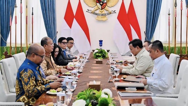 Prabowo Terima Dasco dan Tim Perumus RUU Satu Data Indonesia di Istana